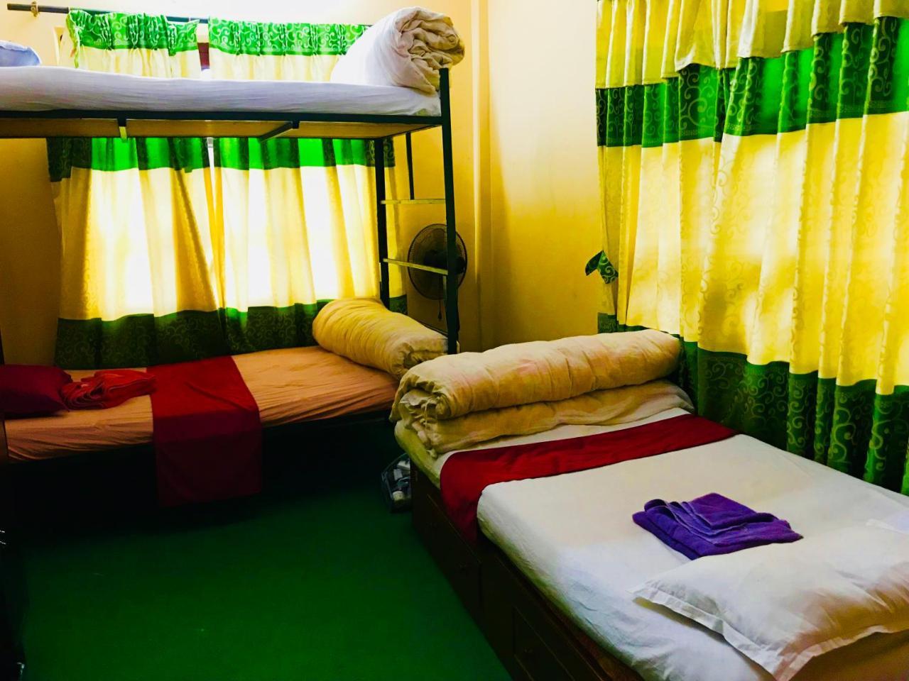 Aroma Tourist Hostel 포카라 외부 사진